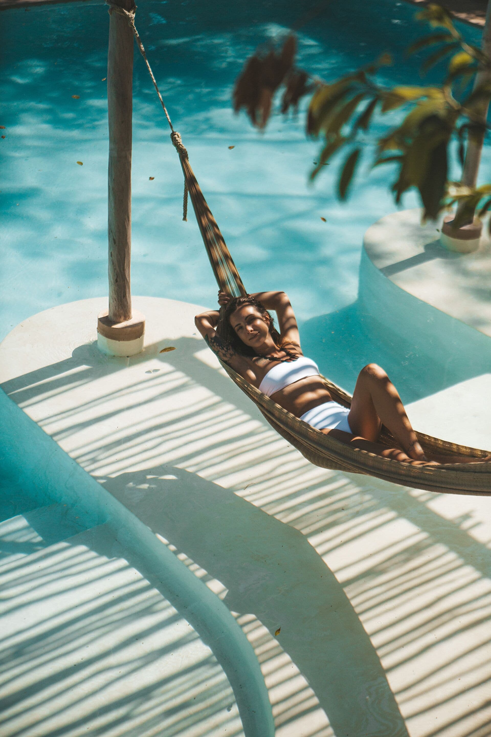 2 outdoor pools, pool loungers