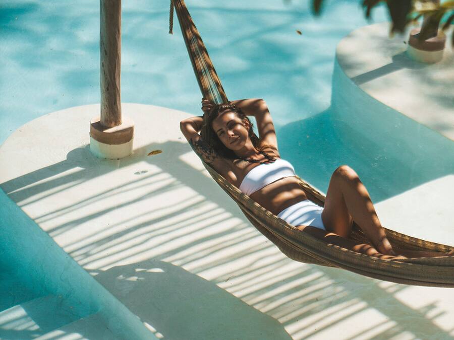 2 outdoor pools, pool loungers