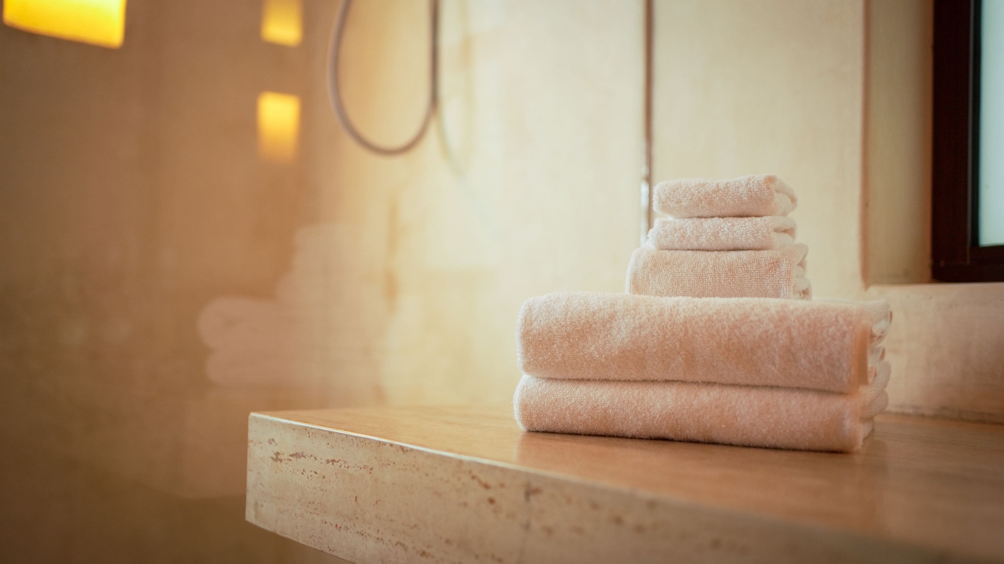 deluxe queen room | bathroom | free toiletries, towels, soap, shampoo