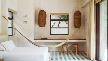 Deluxe Queen Room | Strykejern/-brett, wi-fi (inkludert) og sengetøy