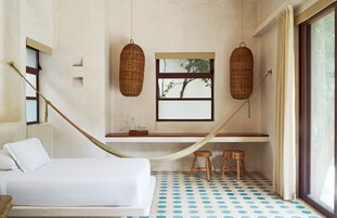 Deluxe Queen Room | Iron/ironing board, free WiFi, bed sheets