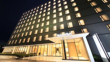 Fassade der Unterkunft – Abend/Nacht