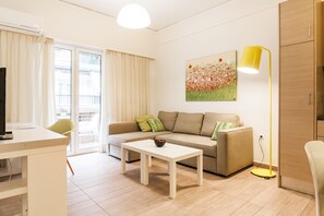 Smart TV, DVD player, books, offices