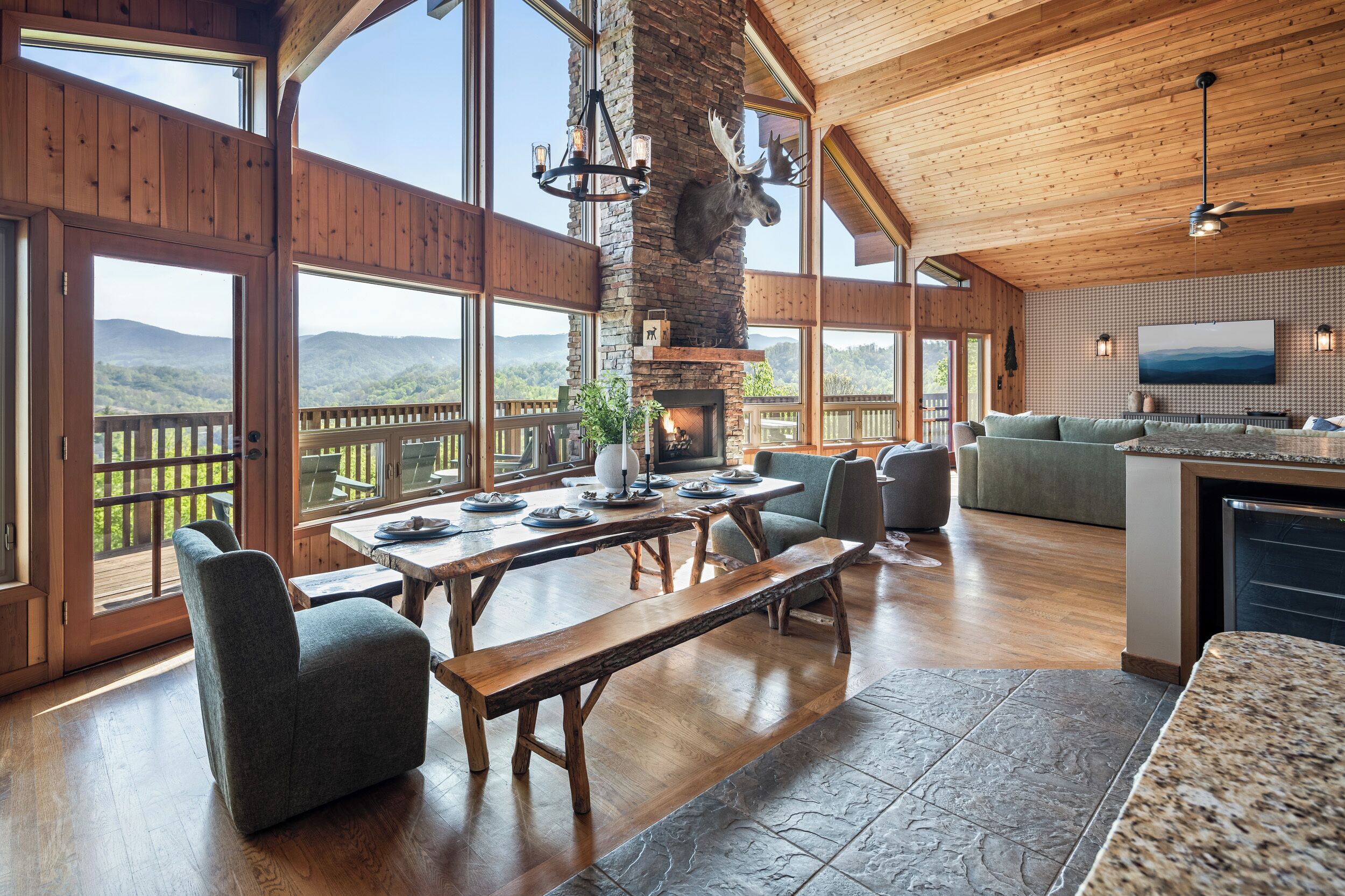 Smart TV, fireplace