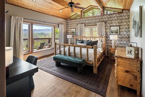 3 bedrooms, desk, iron/ironing board, travel crib