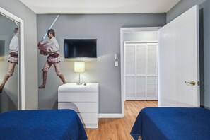 3 bedrooms, travel cot, free WiFi, bed sheets - Spectaculr Disney Area Home, Slps 6, Star Wars BR For Kids, Pool! (Kissimmee)