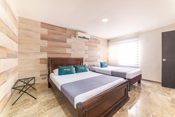 ملاءات للفراش لا تسبب الحساسية وخزنة داخل الغرفة ومكتب وواي فاي مجانًا