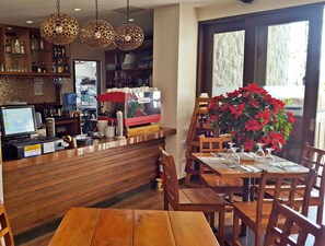 Breakfast, lunch and dinner served - Outlook Ridge Residences (Baguio)
