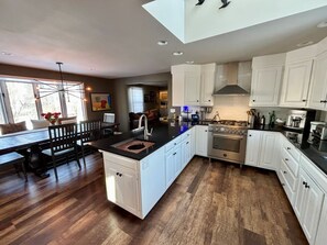 Microwave, stovetop, dishwasher, coffee/tea maker