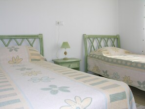 3 bedrooms, iron/ironing board, WiFi (free), bed sheets