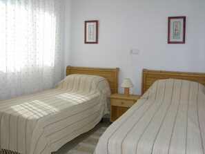 3 bedrooms, iron/ironing board, free WiFi, bed sheets