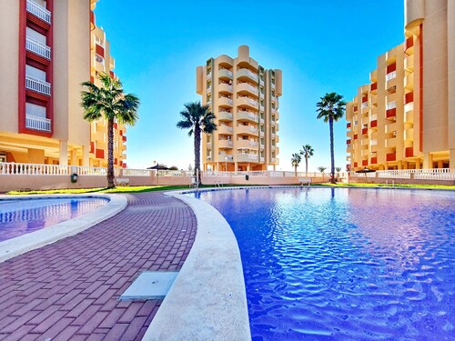 6th floor apartment ideal for families, free wifi, balcony, sea views