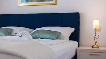 4 bedrooms, iron/ironing board, bed sheets