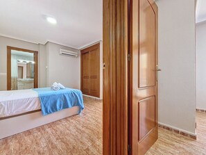 1 chambre, fer et planche à repasser, accès au Wi-Fi (inclus)