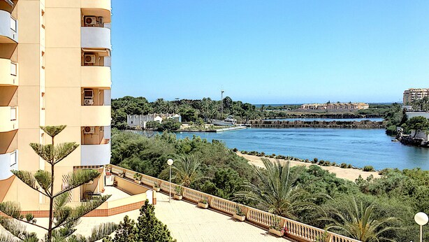 A high-rise building with balconies overlooking a river and a beach. - Family 5th floor apartment, sea views, balcony, communal pool, padel (La Manga del Mar Menor)