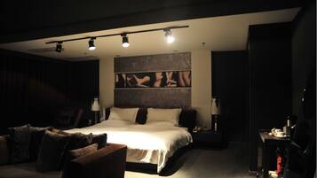 Phòng phong cách lãng mạn | Bàn, bàn ủi/dụng cụ ủi quần áo