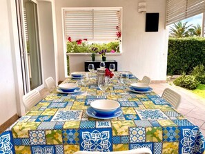 Outdoor dining