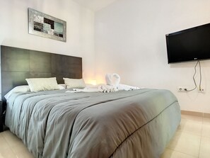 2 slaapkamers, een strijkplank/strijkijzer, gratis wifi, beddengoed