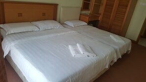 A large bed with white linens and two towels folded on it. - Oakley Vacation Home Marina Court (Kota Kinabalu)
