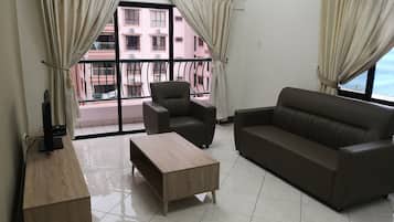 Standard Apartment, 3 Bedrooms, City View | 3 bilik tidur, meja, seterika/papan seterika, Wi-fi percuma