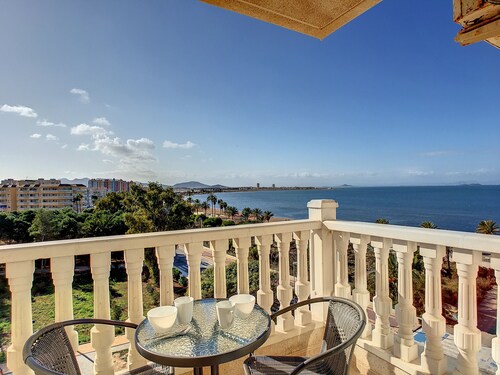 Seaview apartment, wifi, communal pool