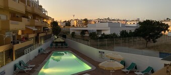 Apartment with two bedrooms, terrace, communal pool and near the beach