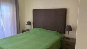 2 habitaciones, tabla de planchar con plancha, wifi y ropa de cama 