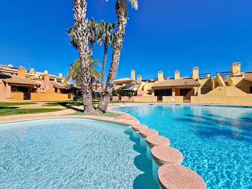 Bungalow with patio and private roof terrace, pool views