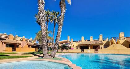 Bungalow with patio and private roof terrace, pool views