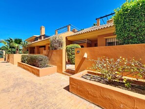 Property grounds - Bungalow with patio and private roof terrace, pool views (Mar de Cristal)