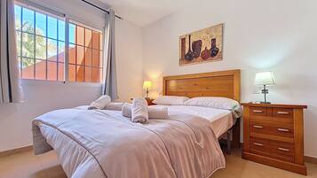 2 chambres, fer et planche Ă repasser, Wi-Fi gratuit, draps fournis