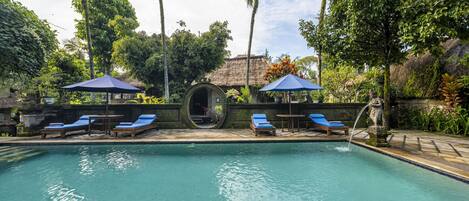 Outdoor pool, pool umbrellas, sun loungers