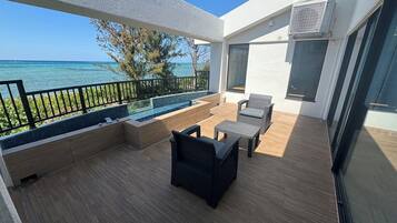 Villa Deluxe, cocina, vista al océano (Special Room) | 1 habitación, caja de seguridad en la habitación y cortinas blackout