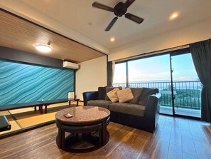 Living area - THE PERIDOT Smart Hotel Tancha Ward (Onna)