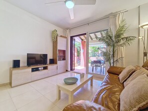 TV, DVD player, stereo - Bungalow, roof terrace, patio, free wifi, communal pool (Mar de Cristal)