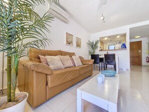 Télévision, lecteur de DVD, chaîne hi-fi