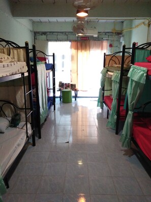 10 Bunk Bed in Mix Dormitory Room | Free WiFi