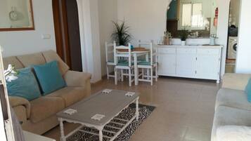 Een televisie en een dvd-speler