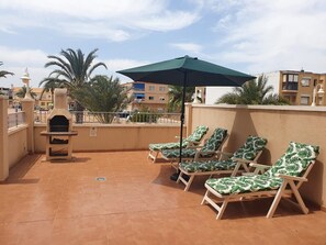 Terrace/patio - Ground floor apartment, free wifi, satellite tv, BBQ, communal pool (Los Nietos)