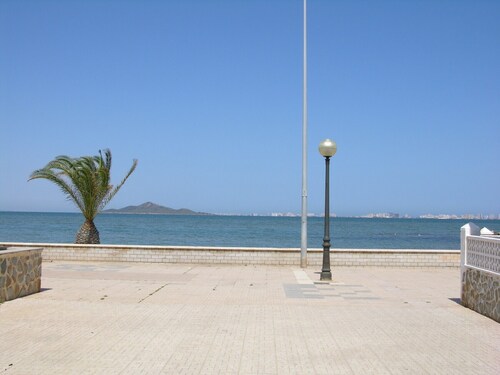 Ground floor apartment, free wifi, satellite tv, BBQ, communal pool
