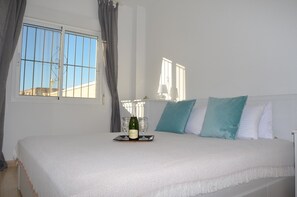 2 slaapkamers, een strijkplank/strijkijzer, gratis wifi, beddengoed