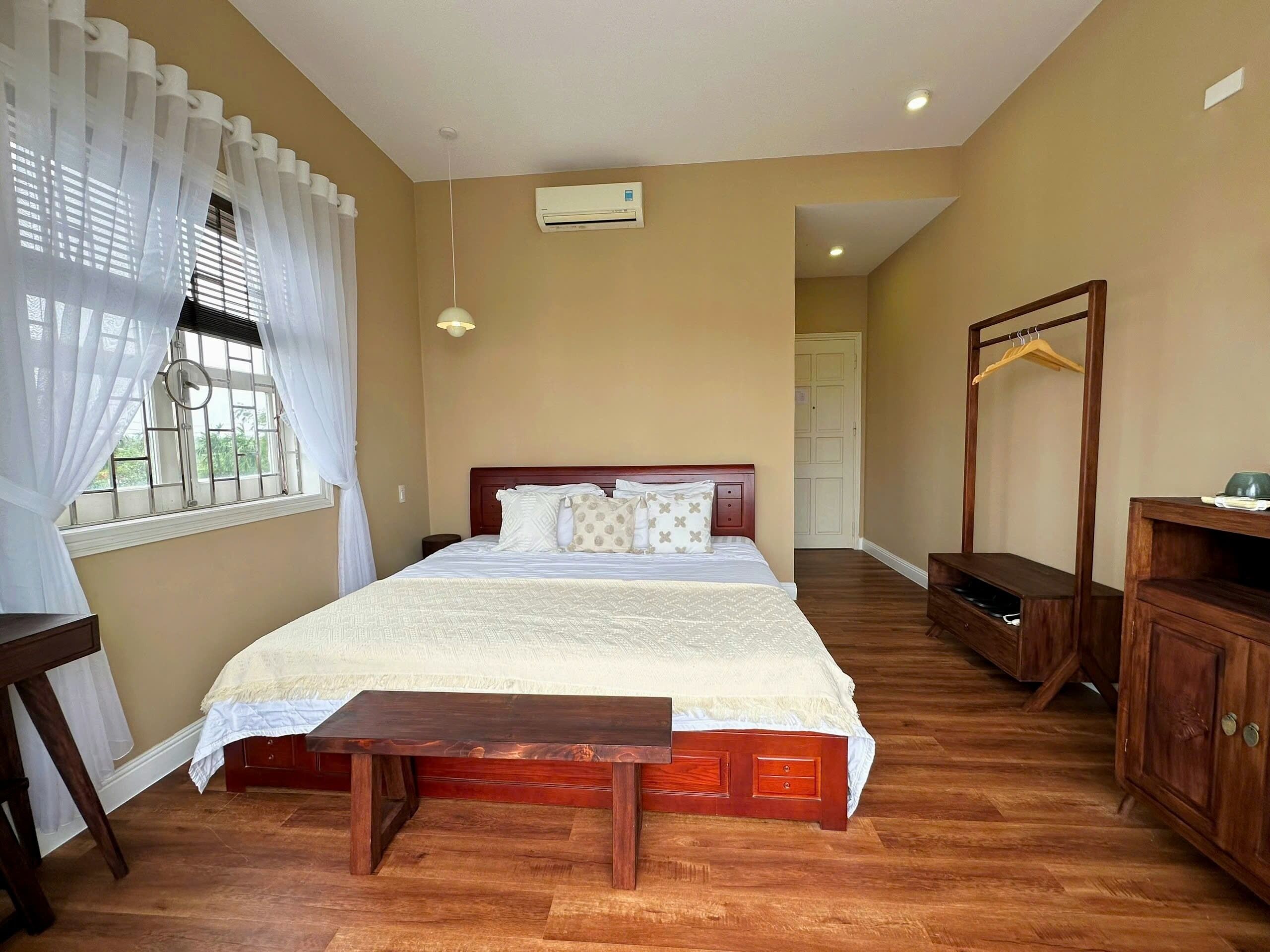 deluxe double room, balcony, city view | minibar, individually furnished, desk, laptop workspace