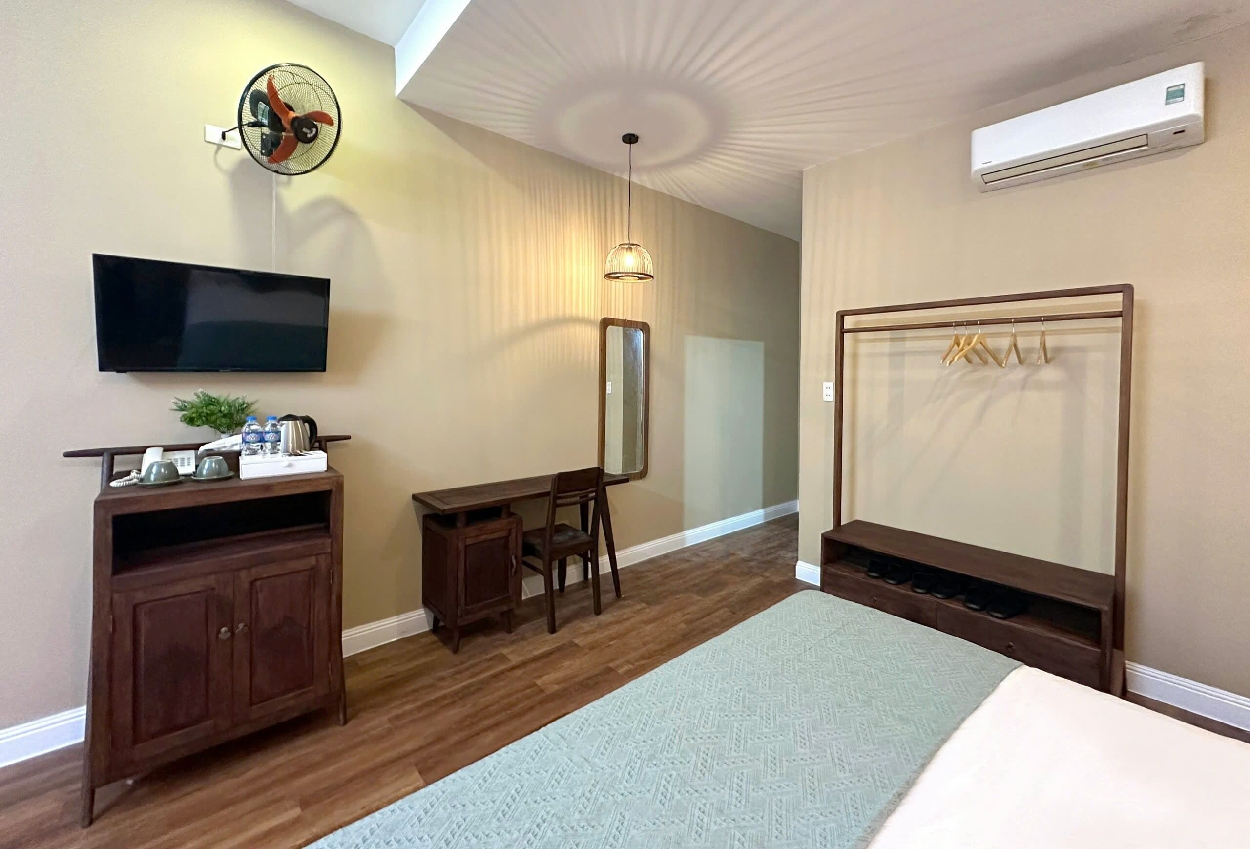 family triple room | minibar, individually furnished, desk, laptop workspace