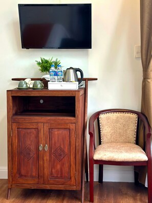 Deluxe Double Room, Balcony, City View | 1 bedroom, minibar, individually furnished, desk