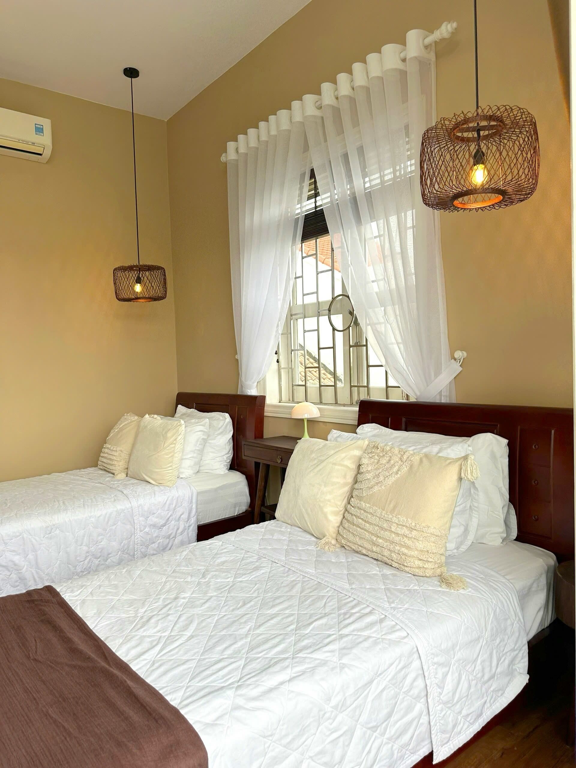 deluxe twin room, balcony, city view | minibar, individually furnished, desk, laptop workspace