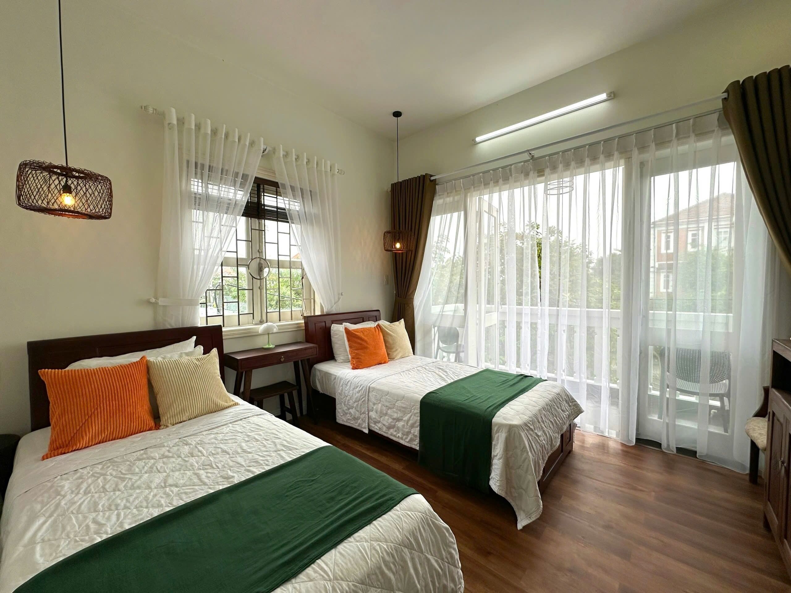 deluxe twin room, balcony, city view | minibar, individually furnished, desk, laptop workspace