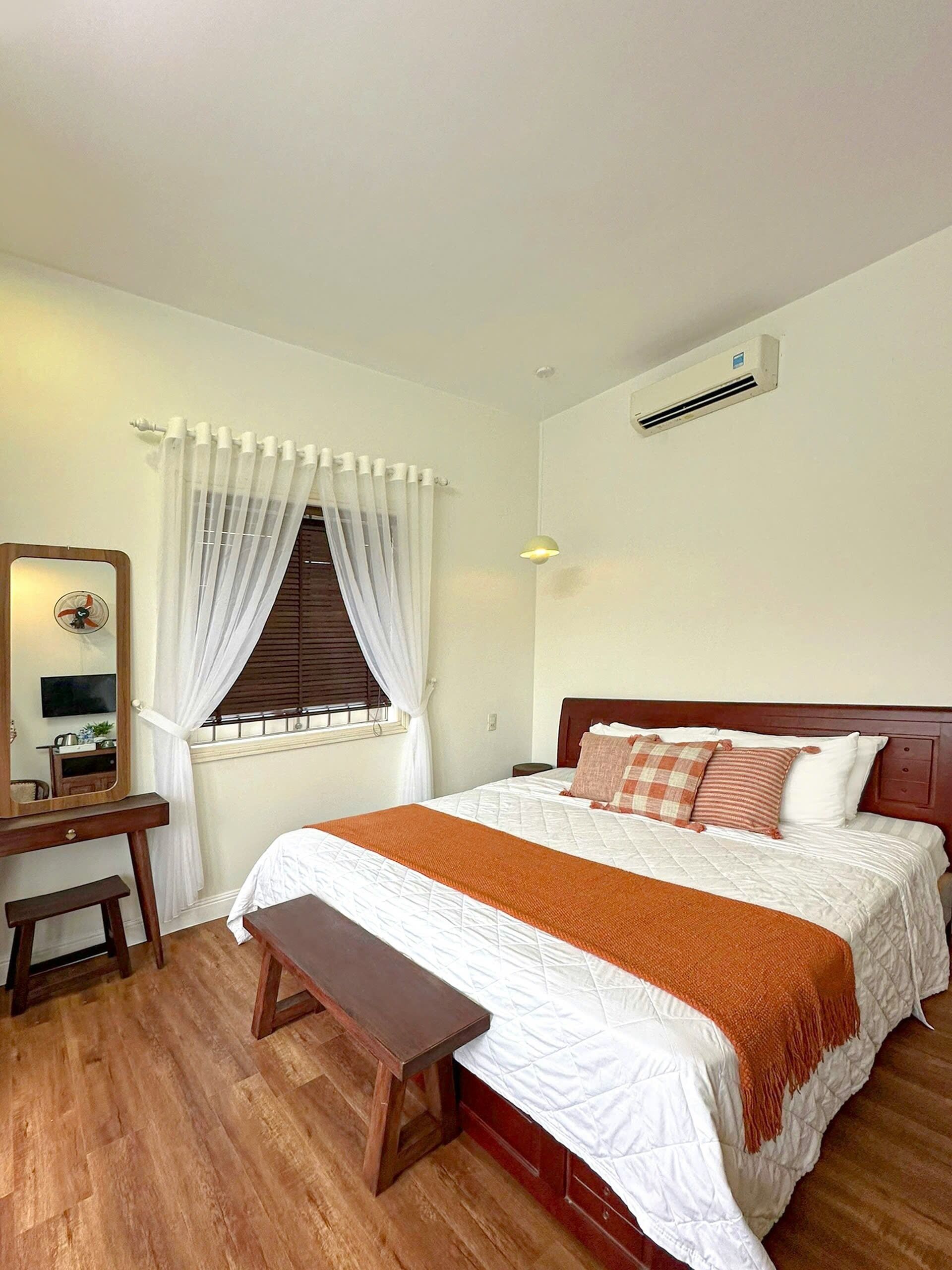 deluxe double room, balcony, city view | minibar, individually furnished, desk, laptop workspace