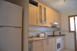 Frigorífic, microones, forn i placa de cuina 