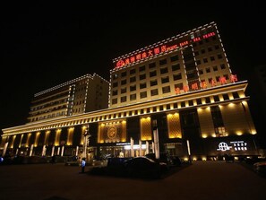 Front of property - evening/night - Tianjin Yihai Pearl Hotel (Tianjin)