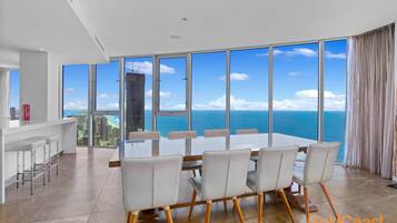 Sub Penthouse 4-Bed 4 Bath Ocean Views | Dining room